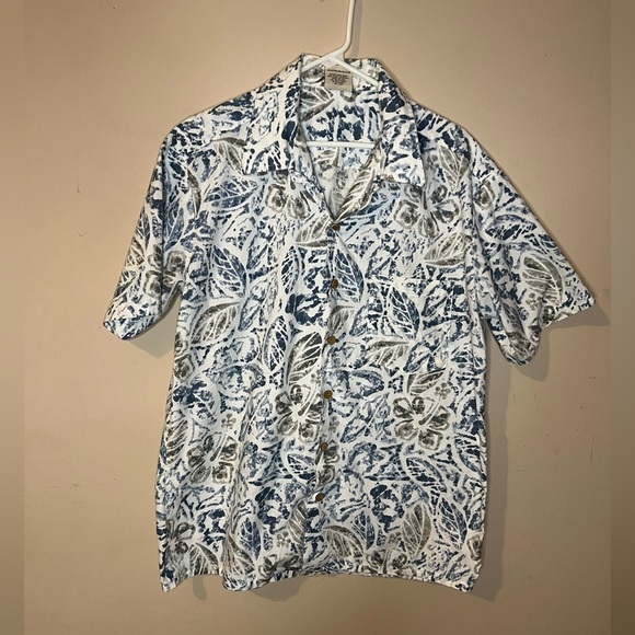 ⭐️ MAUI Blue Floral Shirt - Picture 2 of 5